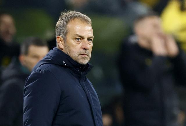 世体：弗里克迎回首批球员备战瓦伦，亚马尔、莱万等球员单独训练