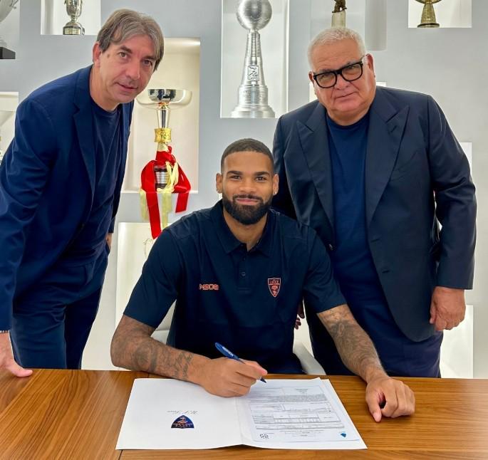 官方：莱切签下杜塞尔多夫中卫西伯特；据悉转会费450万欧